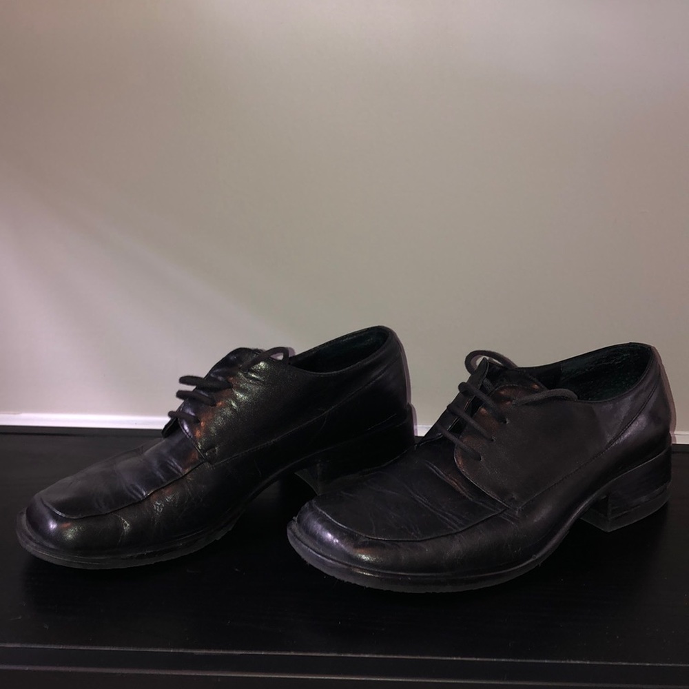 Etienne Aigner. Black genuine leather lady’s lace up shoes.